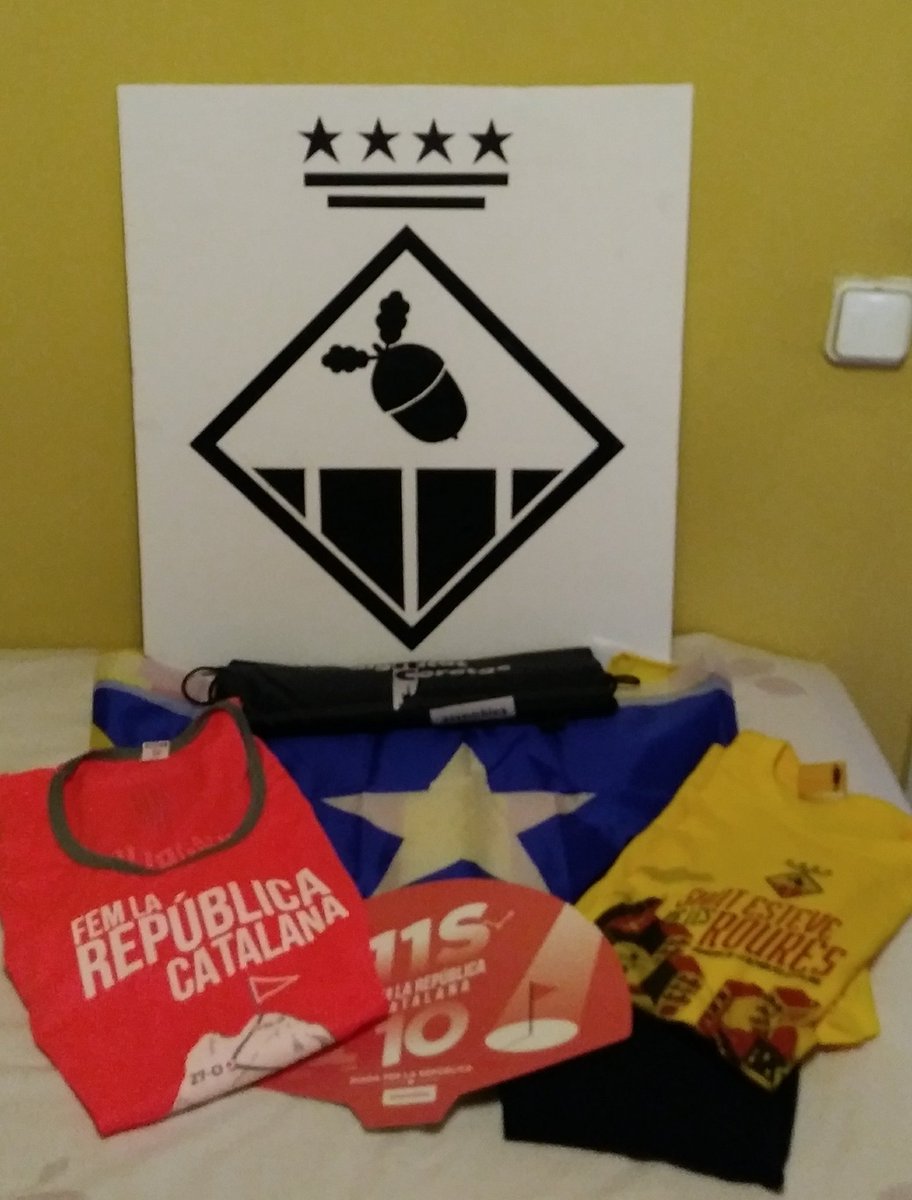 Kit preparat per demà😍
#tram34SEDLR 
<a href="/Montseggd25/">Black tulip</a> 
@TramdelesRoures <a href="/DibuixantSEdR/">El dibuixant d'aquell poble</a> <a href="/RepipiRoures/">Repipi Unleashed</a> @druidesroures @loteries_SEDR <a href="/EnsenyamentSEDR/">Regidoria d'Ensenyament Sant Esteve de les Roures</a> <a href="/st_esteveroures/">Ajuntament de Sant Esteve de les Roures</a>