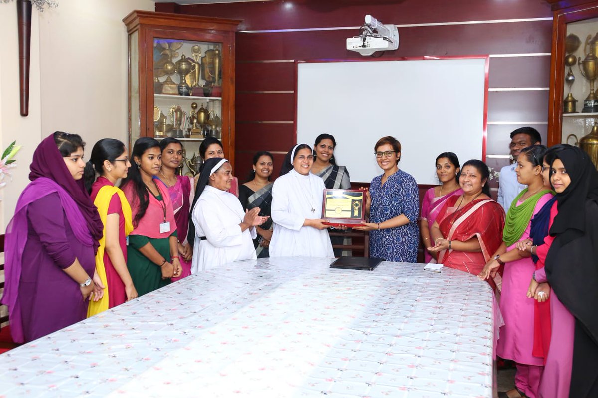 aekabiochem's tweet photo. Our founder and MD, Ms. Aardra Chandra Mouli, signing the MoU with St. Mary's College, Thrissur, and addressing the bright young life scientists there.

#AekaAcademy #WomenInSTEM #LifeScienceTraining #BioAwareness https://t.co/udvZSAuTVW