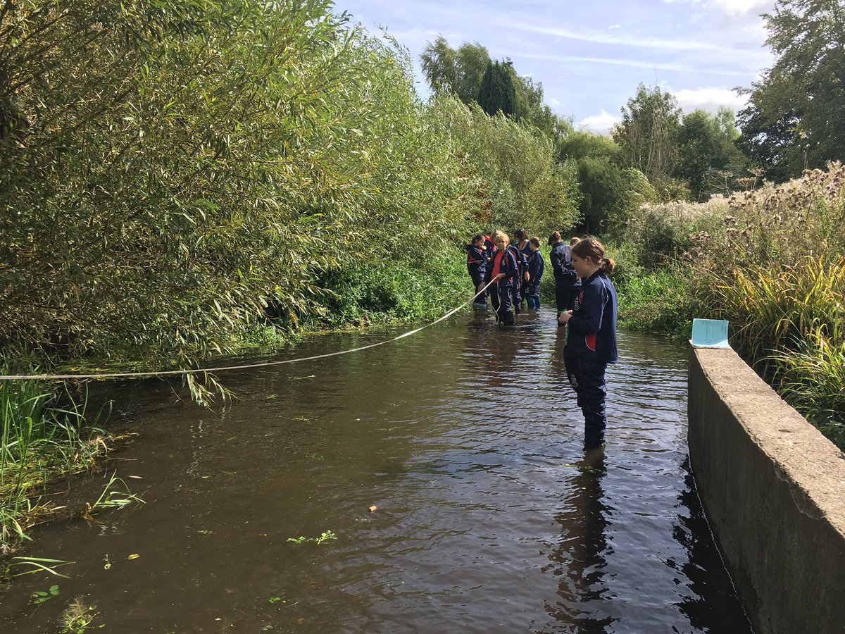 Cheam_Geography's tweet photo. @CheamSchool Year 8s are underway with their data collection. Investigating how the River Chess changes from source to confluence. #riverprocesses https://t.co/9fJyupj5nH