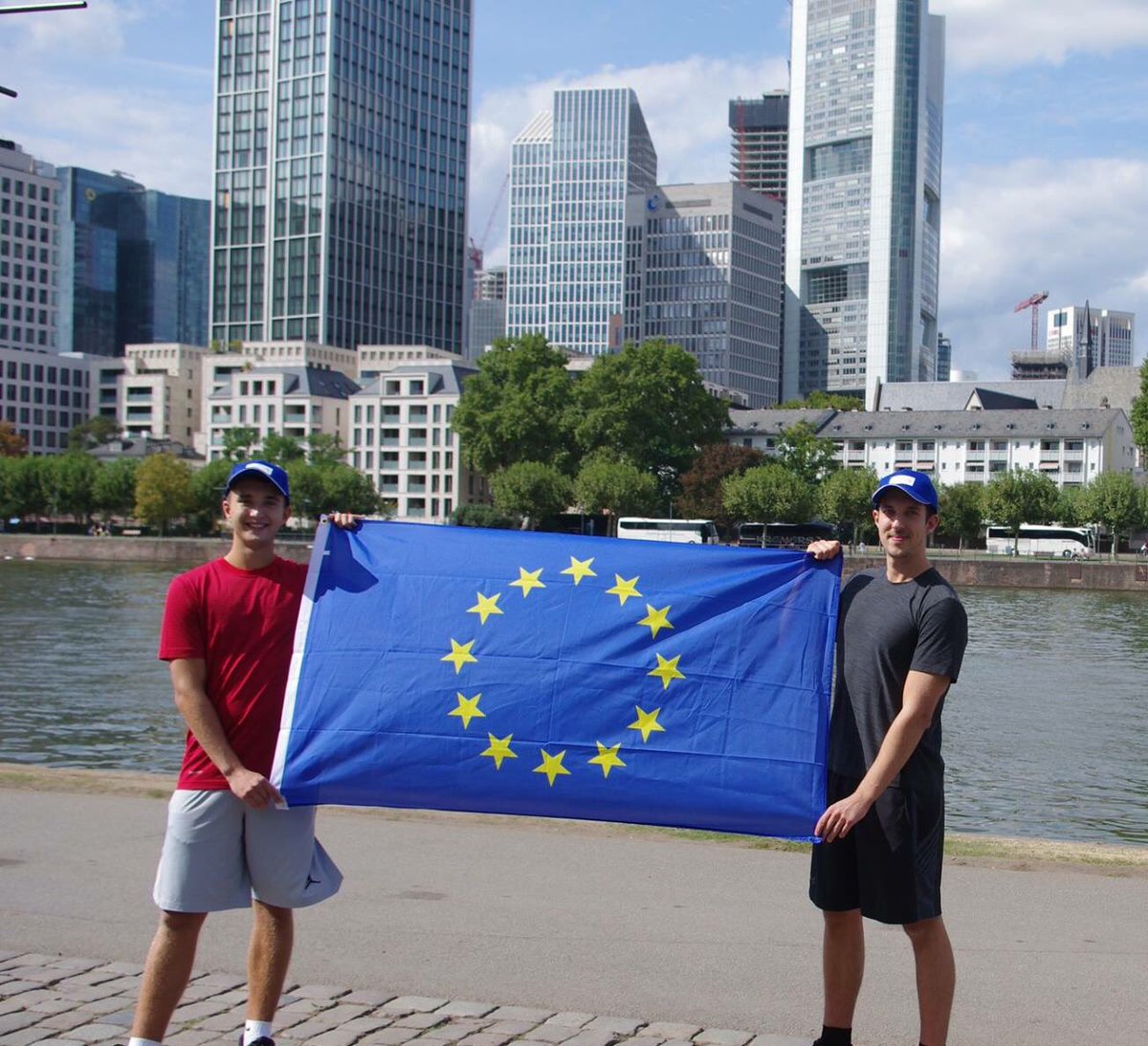 MyEur's tweet photo. The main goal of the European Youth Marathon is to move a maximum number of young people aged between 17 and 25 from all background to shape thier own future. #EuropeanYouthMarathon #RunToSaveEurope #MyEurope2100 https://t.co/p2axSHI2TM