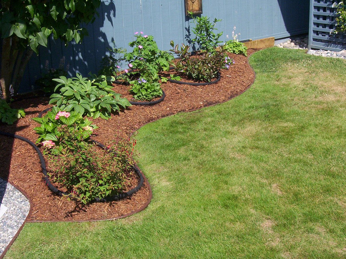RiversAssoc's tweet photo. Why pay for the high cost of steel &amp; aluminum Landscape Edging when you can buy USA made Epic Plastics Recycled Plastic Edging at 1/2 the cost.

#edging #landscapedesign #landscaping #IrrigationAssoc #GeorgiaTurf #TheGreenForum #architects #SCgreenindustry #design #RiversAssoc https://t.co/ZaqhIChwx4