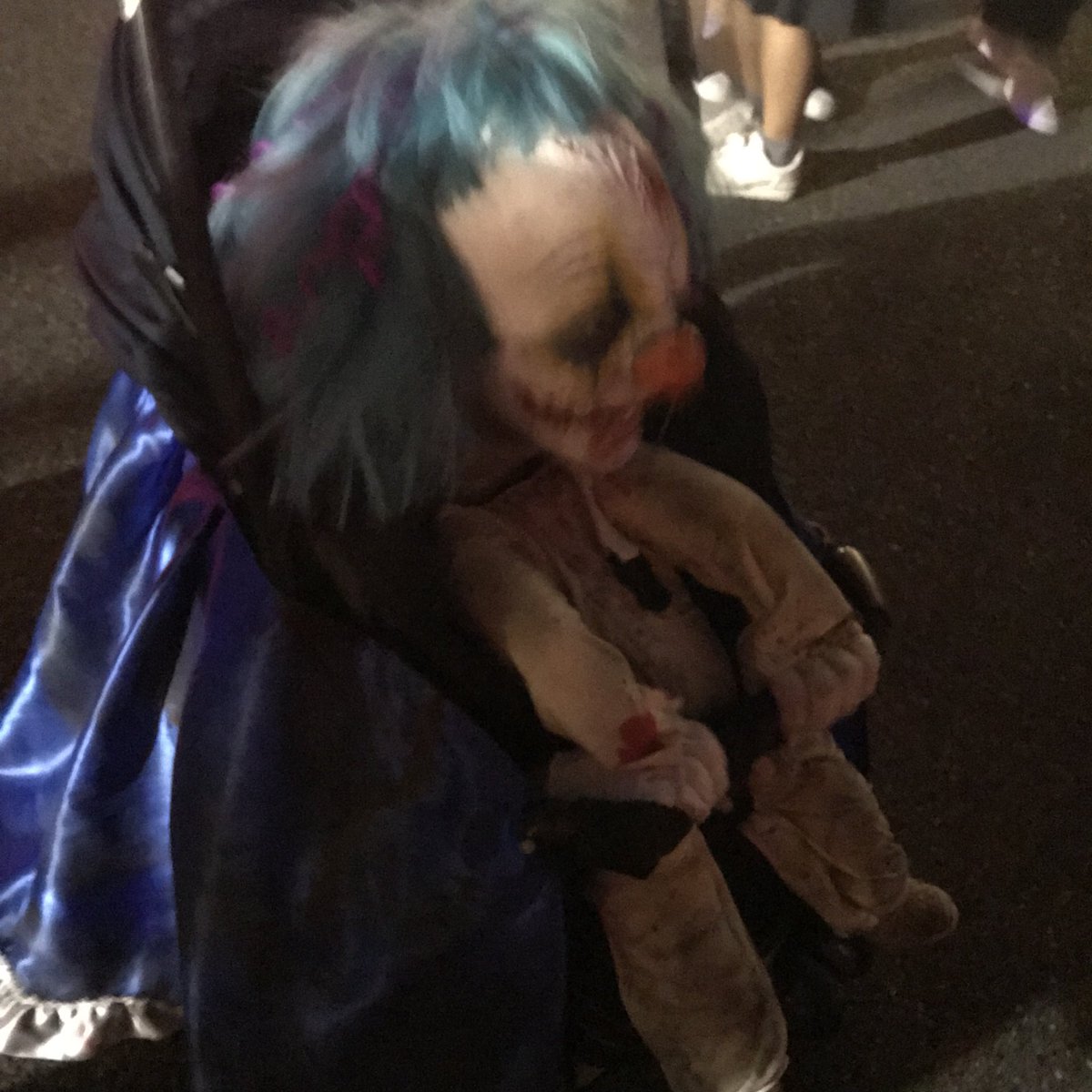 ____mja's tweet photo. チェーンソーの集団に囲まれて最高のホラーナイト👻🎃💟 年パス9月いっぱいやったんは萎えたけどあと5回はいこーね https://t.co/vWbbjU2Vpg