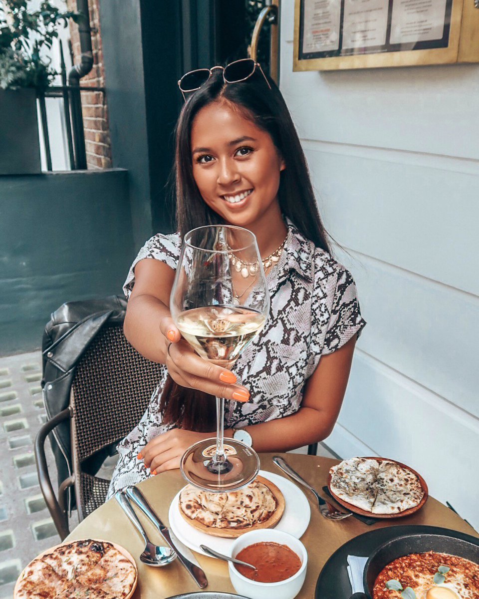 Animal prints are in and you can buy this perfect dress for only £18 at Newlook! Shop it here: bit.ly/2Mh0mP2 #ootdfashion #ShopMyCloset #newlook #fashiontrend #snakeprint