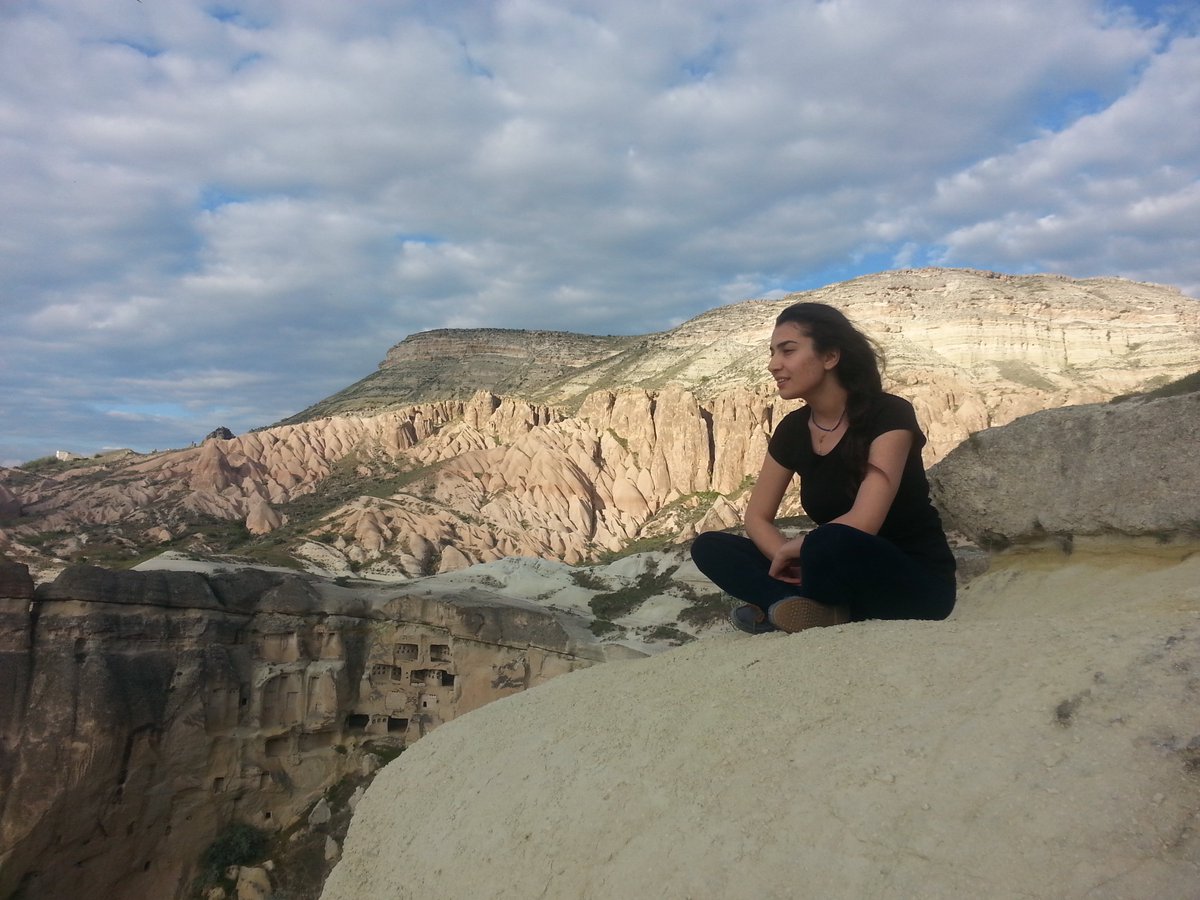 Şu aşağıdaki köylere masal anlatsam duyarlar mı acebaağğ

#masal #masallar #masalci #hikayeanlatıcısı #pazartesimotivasyonu #gece #kapadokya #çocuk #büyükleriçin #hiçbüymeyenler #hayatıseviyorum #enerji #motivasyon