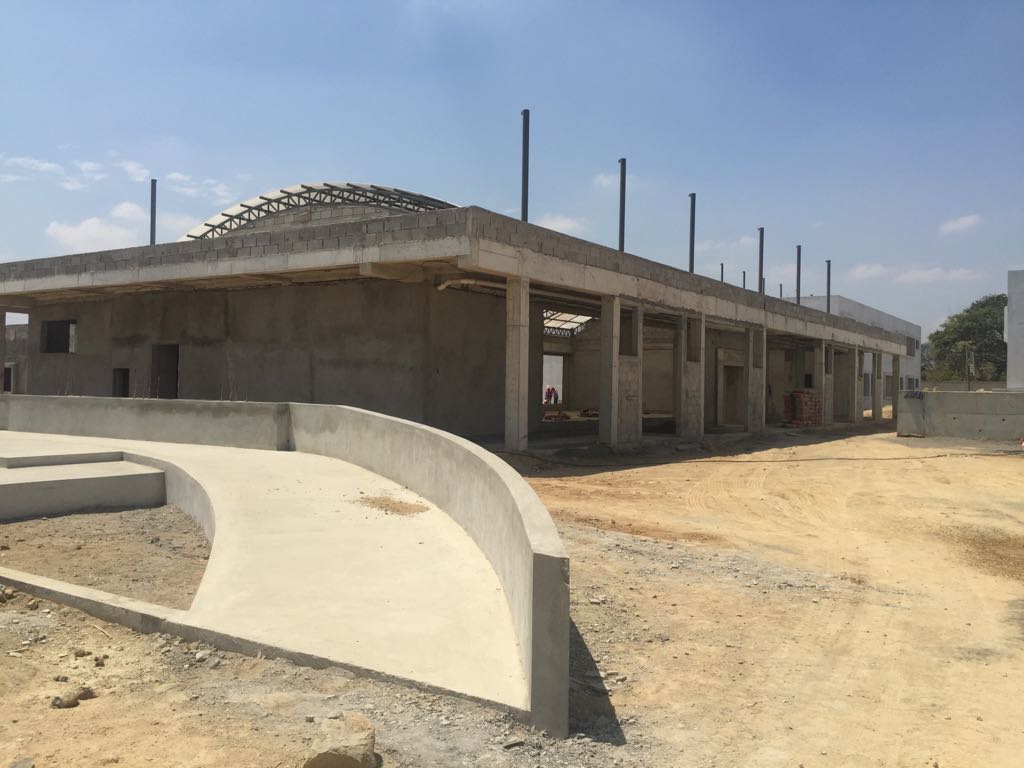 JorgeWated's tweet photo. Infraestructura de primer nivel para los estudiantes de la parroquia Tarqui, en la provincia del Guayas. Construimos progreso y desarrollo con la Unidad Educativa del Milenio “El Fortín”. @Lenin @Presidencia_Ec https://t.co/NclQEX9Gzf