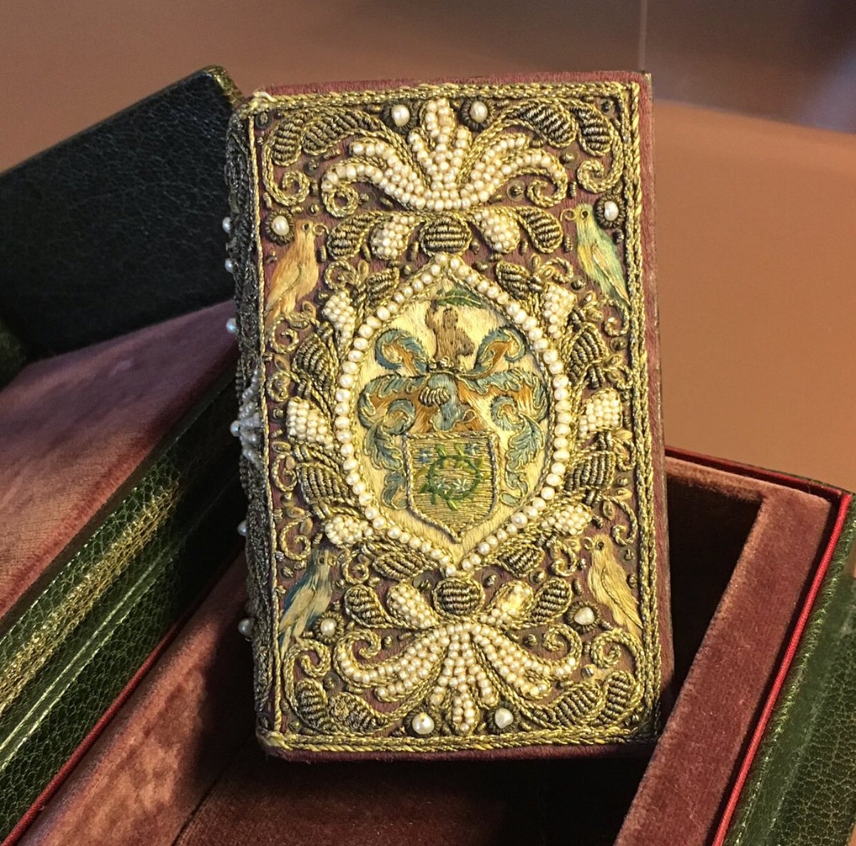 DC Rare Book Group tweet media