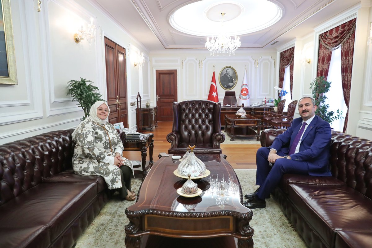 Adalet Bakanımız Sayın <a href="/abdulhamitgul/">Abdulhamit Gül</a> ile çocukların icra yoluyla alınmasının önüne geçmek için devam eden çalışmalarımız başta olmak üzere Bakanlıklarımızı ilgilendiren konularda değerlendirmelerde bulunduk.