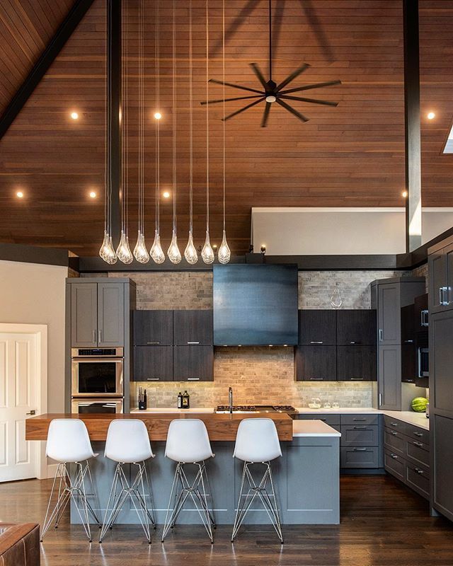 jaredmedley's tweet photo. Check out this light fixture. 😳
#kitchen #kitchendesign #home #jmp #interior #interiordesign #custom #customhomes #customhome #ut #utah #slc #saltlakecity#architecture #architecturephotography More at https://t.co/n8s3P5U2up https://t.co/zoS3eUAqD9