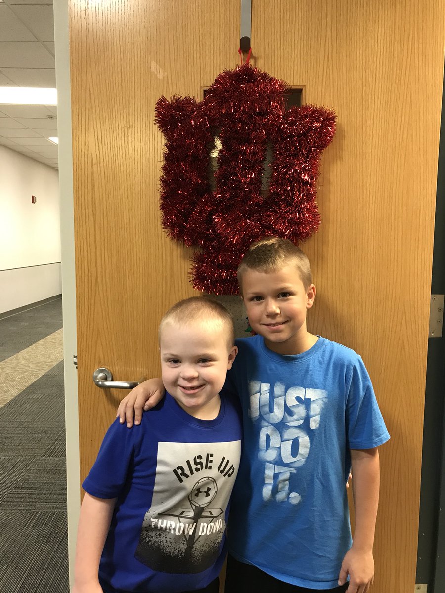 Mason cashed in his ROAR bucks to have a pic with his bro Carter! <a href="/MrsFrakes_JBS/">Allison Frakes</a> #jbsrocks #gcscpride