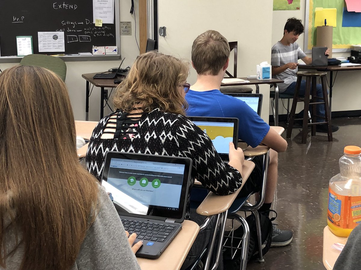 BruinLiBEARian's tweet image. A little learning in US Studies this morning.  Creating Mini documentaries with WeVideo @kltown #CpsBest #CPSTech