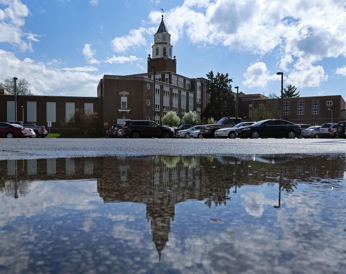 thesouthern's tweet photo. Springfield releases $1.25 million for SIUC building repairs https://t.co/O13YtI5enA https://t.co/S8cUiNwdok