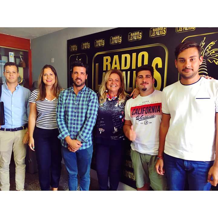 JovenesCCTelde's tweet photo. Hoy la compañera Carmen Vega hacia arrancar la semana en la tertulia de Radio Las Palmas hablando y realizando debate de actualidad.
#jnccteldesemueve #cctelde #tertulia https://t.co/IpQfg0Xy1V