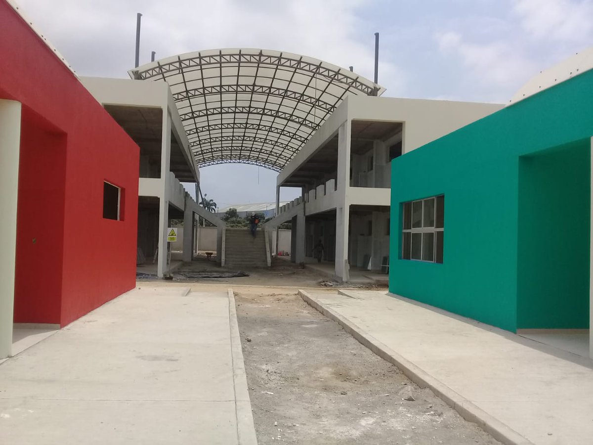JorgeWated's tweet photo. Cobijado cada rincón del país con obras que mejoran la calidad de vida de nuestros niños y jóvenes. Junto a #ElGobiernoDeTodos construimos progreso, bienestar y desarrollo. Unidad Educativa del Milenio “El Fortín”  @Lenin @Presidencia_Ec https://t.co/wfx5JQcH7P