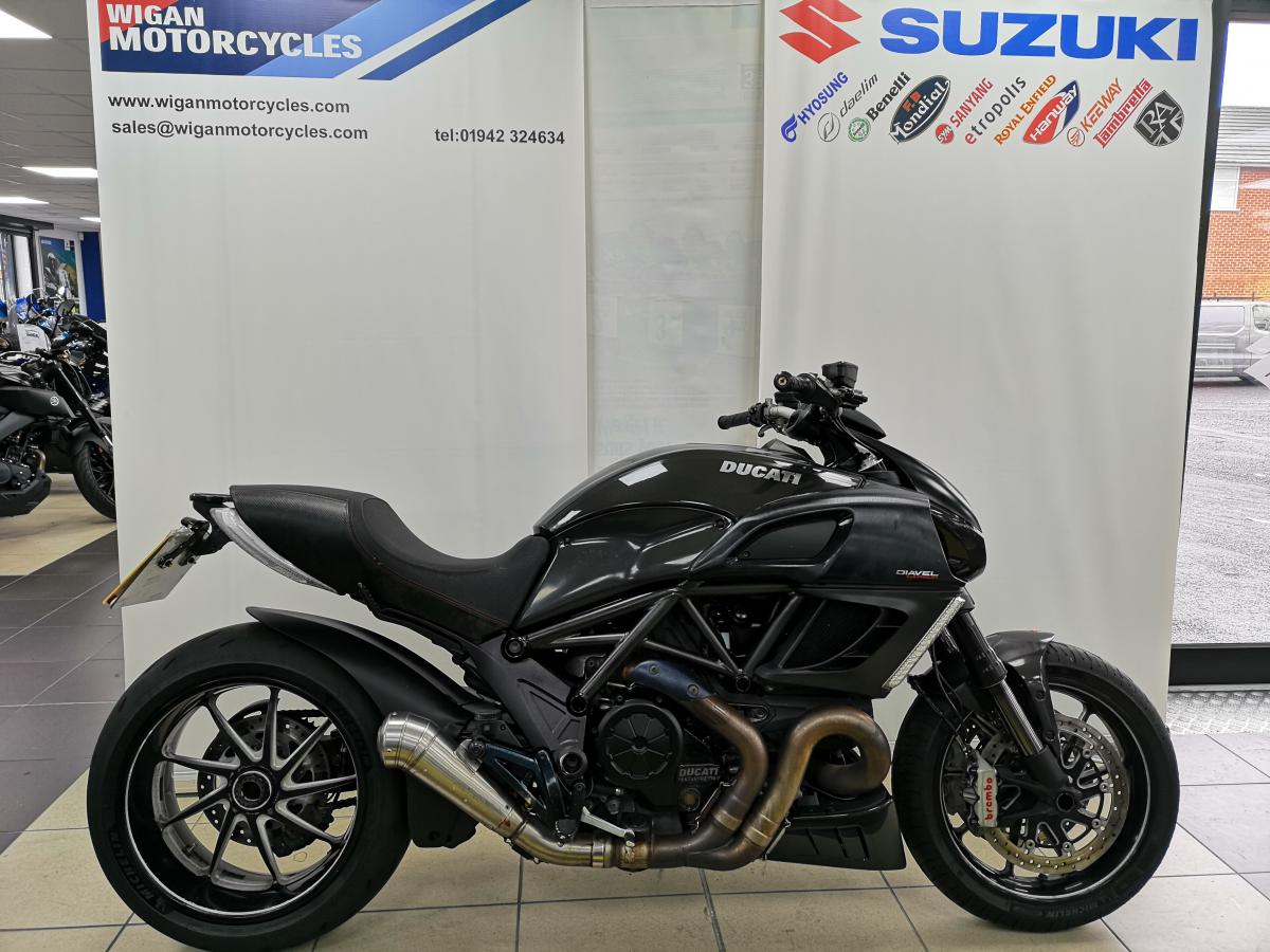 wigansuzuki's tweet photo. Ducati Diavel Carbon ABS 2011 - 23803 Miles 
Keyless Ignition, GRP Exhaust, Part Service History and Both Books And Keys.
Only £8495.00
Call The Sales Team On 01942 324634. 
#Ducati #Diavel #wmc #motorcycles https://t.co/3jmiWMQBXU