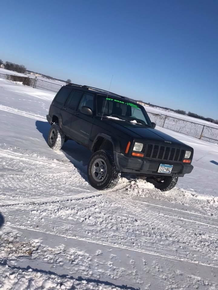 The_PlanetJP's tweet photo. Love the XJ Not wanting to see the snow https://t.co/At3L4PxCVK