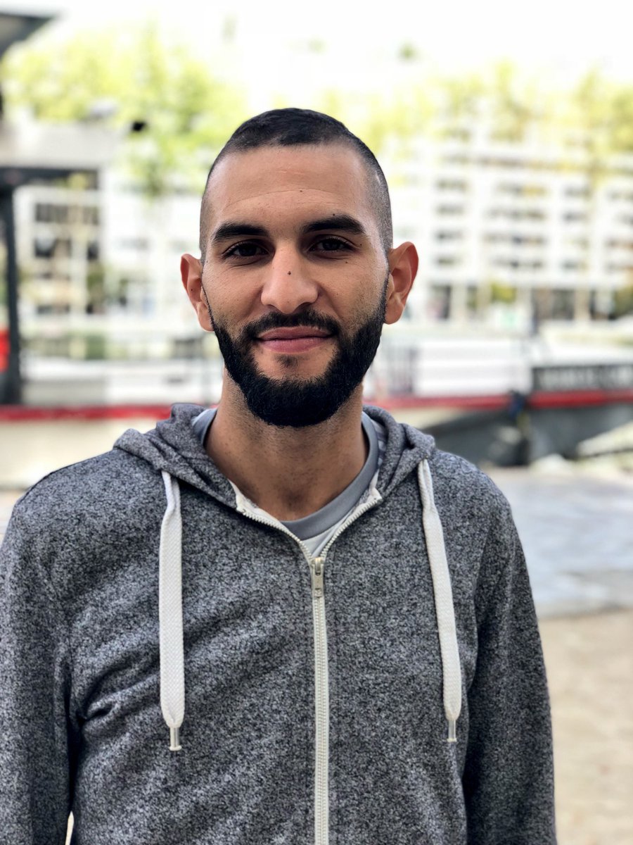 Gauchrep's tweet image. Toute la journée, la fachosphère va répéter sur ses réseaux que l'agresseur au couteau de hier soir était Afghan.

Ce qu'ils ne diront pas, c'est que les mecs qui l'ont stoppé à coup de boules de pétanque s'appellent Boujema Hamani (photo) et Reda Smain.