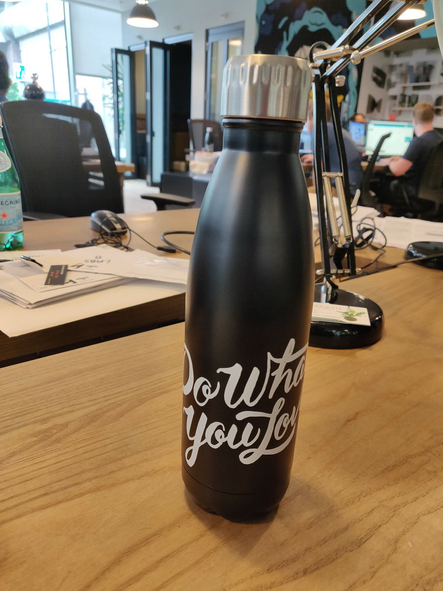 AmrtaDasgupta's tweet photo. @WeWork just went plastic free. Loving the new water bottles and 100% support this shift! 👌#WeWorkmoorgate #WeWork https://t.co/koTTZw6KxI