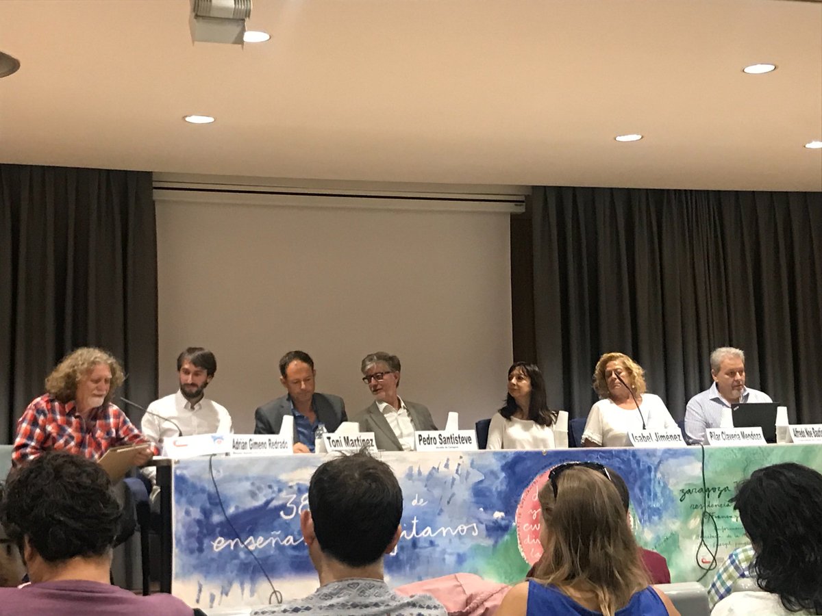 ArtemisaRed's tweet photo. 38 jornadas de enseñantes con gitanos en Zaragoza. 
Jornadas en las que asisten nuestras mediadoras un año más para trabajas temas de:
- desigualdad y educación 
- curriculum y diversidad cultural 
- La cultura gitana en el curriculum escolar https://t.co/m27F9TenXp