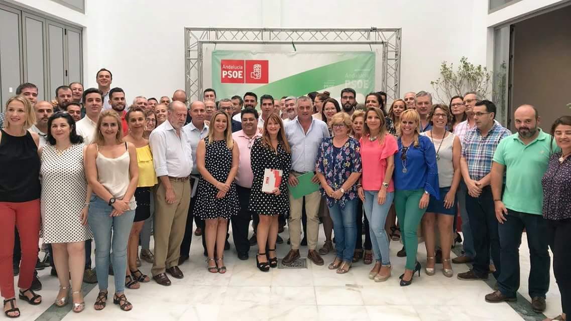 PSOEdeVALENCINA's tweet photo. EL Secretario General y la Secretaria de Política Municipal #psoevalencina en el 1°Consejo de Alcaldes/as organizado por el PSOE de Sevilla #psoesevilla motivo del #cursopolitico. Se presentaron los nuevos planes de #empleo que dará trabajo #empleoandalucia a unas 22.000 personas https://t.co/yLidn6Fysy