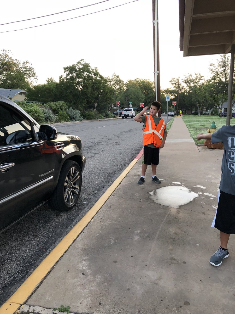 classroomcrazy's tweet photo. Be on the look out for our Santa Rita morning greeters! Wayne is one of our 5th grade leaders. He does a great job of opening doors and making sure students get out of their cars safely each day. Way to go Wayne! @SanAngeloISD @kaysantarita https://t.co/tm9wLoxu5M