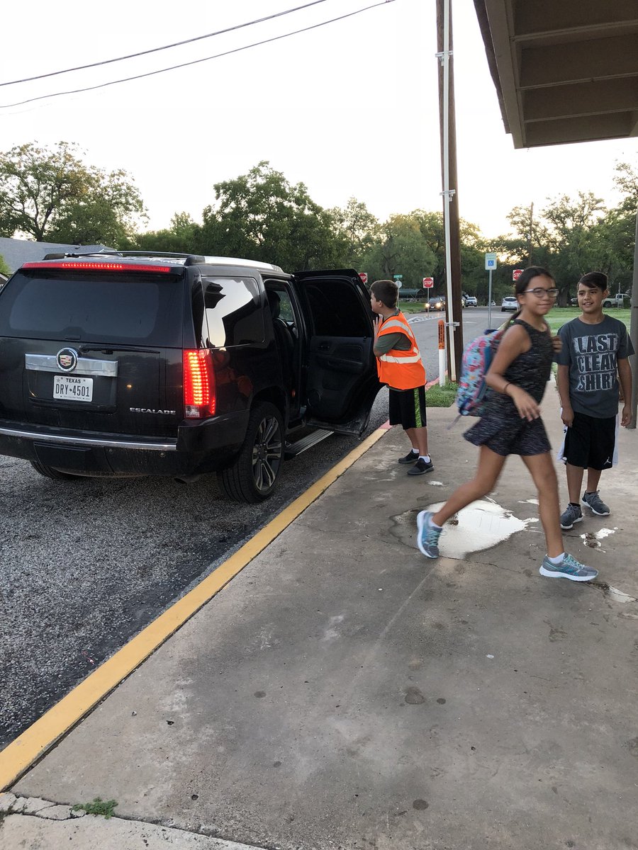 classroomcrazy's tweet photo. Be on the look out for our Santa Rita morning greeters! Wayne is one of our 5th grade leaders. He does a great job of opening doors and making sure students get out of their cars safely each day. Way to go Wayne! @SanAngeloISD @kaysantarita https://t.co/tm9wLoxu5M