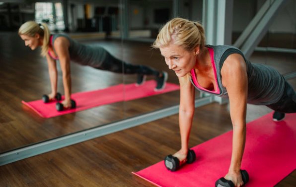 flashfitapp's tweet photo. #Fitness apps and advice for over-40s. Maximising your health and fitness post-40 can be struggle, especially if you don't know the best form of exercise for your body and how you can modify your diet to make it healthier.
https://t.co/oCqNAW8E6H
#flashfit #jointhemob #GenX https://t.co/dDltPJD5eJ