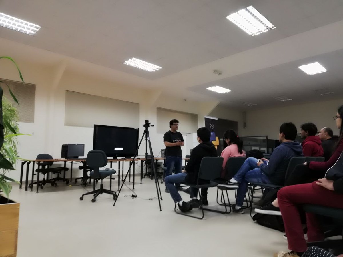 Python Ecuador tweet media