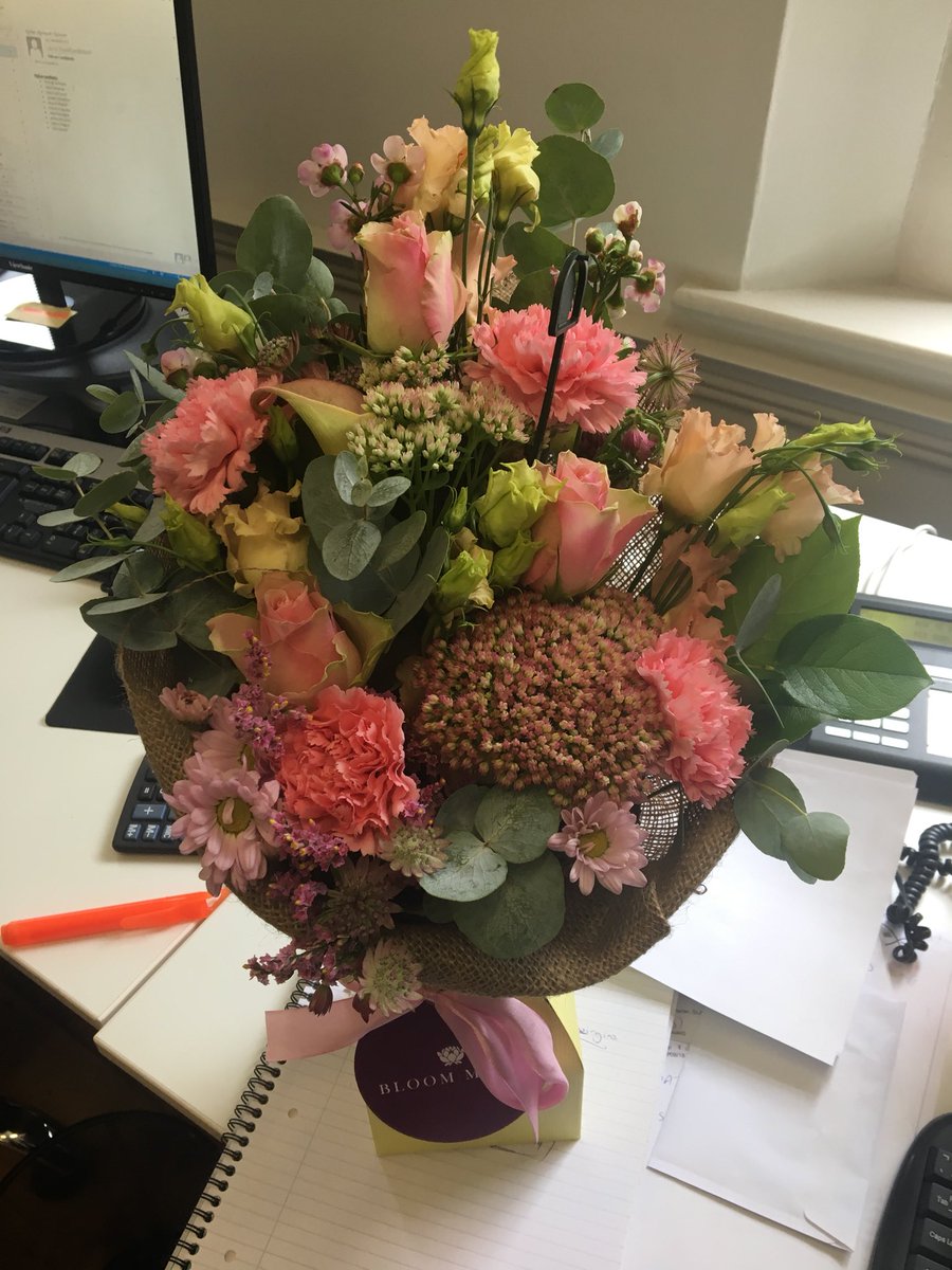LaineyListon's tweet photo. Thank you for the beautiful flowers 💐 @ContractingPLUS a lovely surprise 😀🥂 https://t.co/n4rvpVIOy9