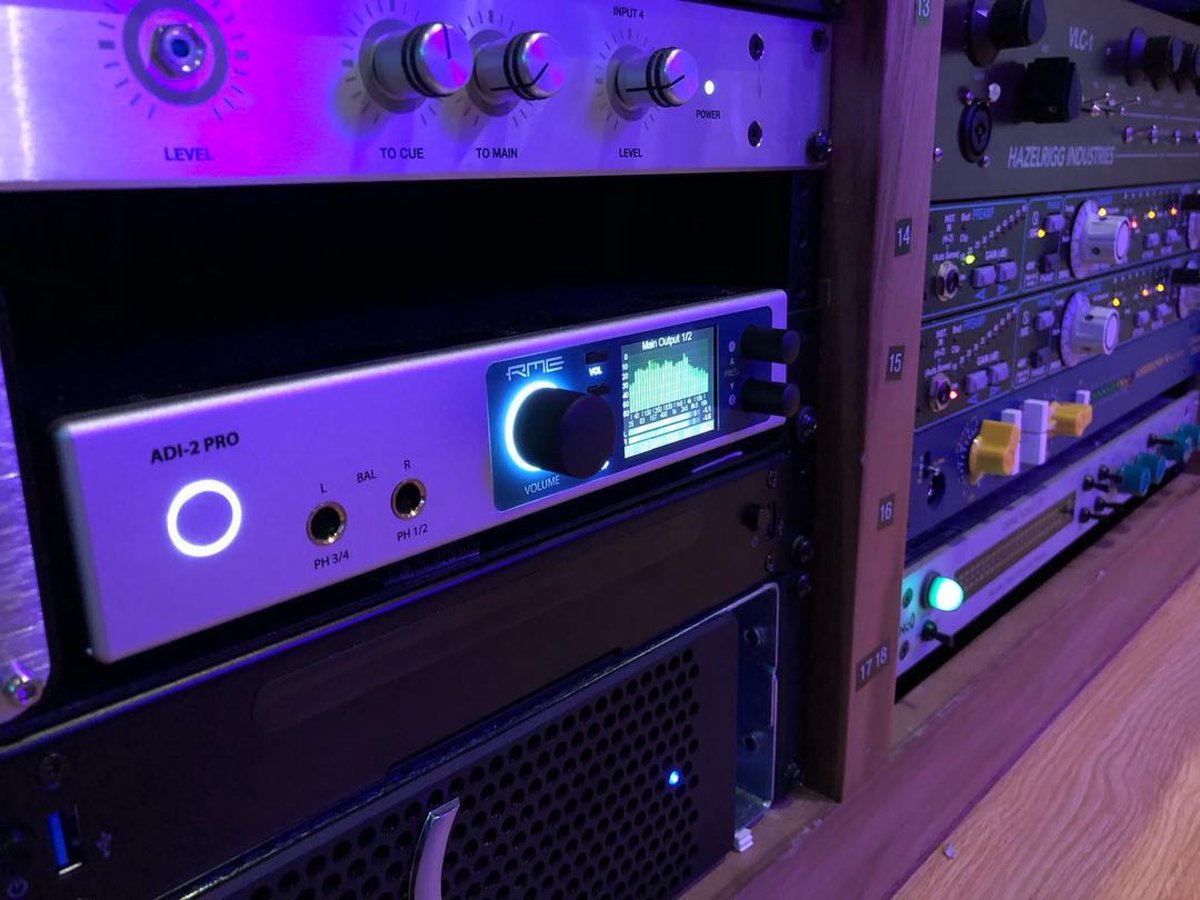RME_Americas's tweet photo. RME’s ADI-2 Pro anniversary reference AD/DA converter at @westlakepro in Nashville, TN. Picture courtesy by @hwpcoretv. #ExperienceRME https://t.co/KXsT5nBgU4