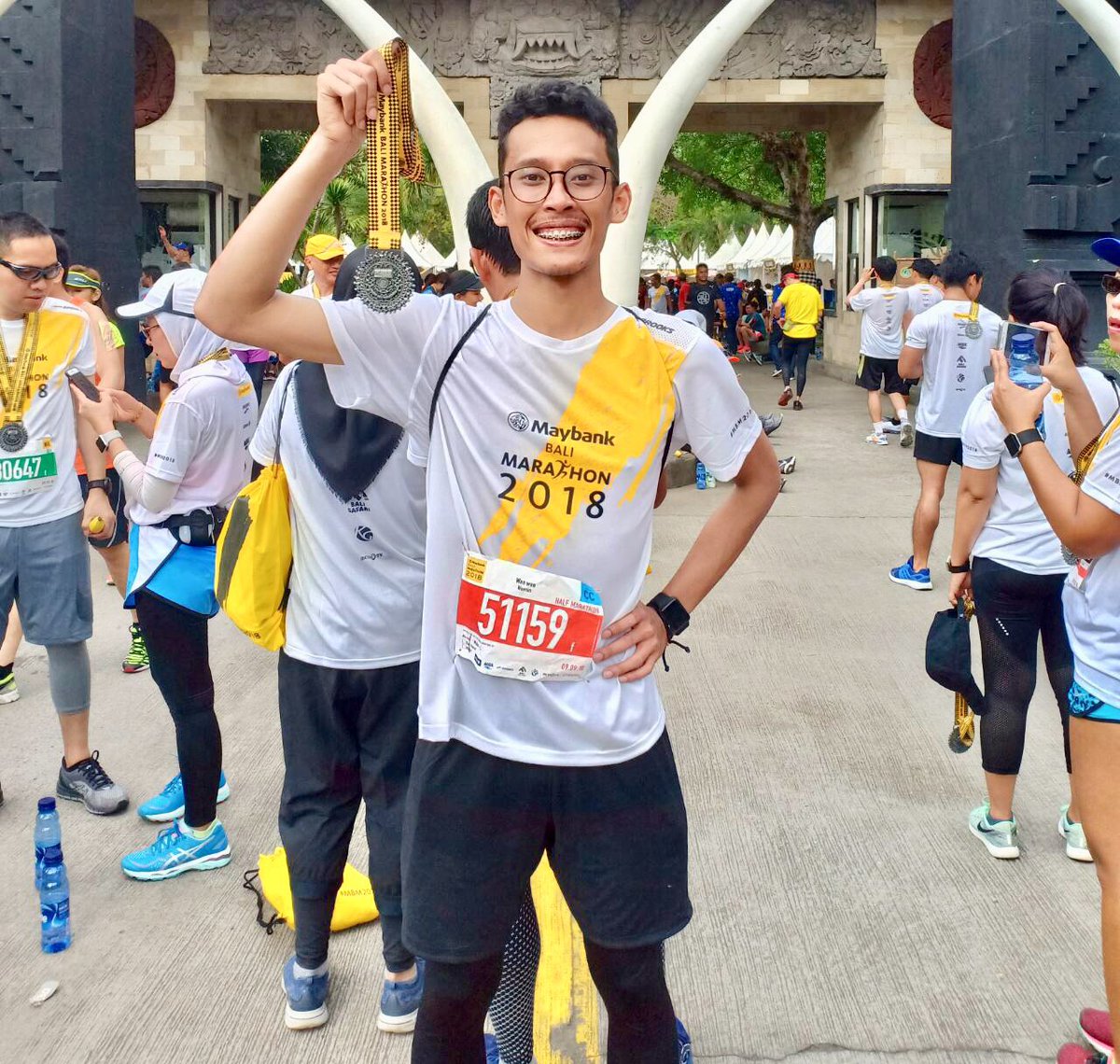 wba27's tweet photo. At least I finished stronger than Pak @sandiuno 💪🏽 Congrats for you too, sir!😂🙏 #MBM2018 #BaliMarathon #Indorunners #Run4Fun https://t.co/Vflq1HZXqH