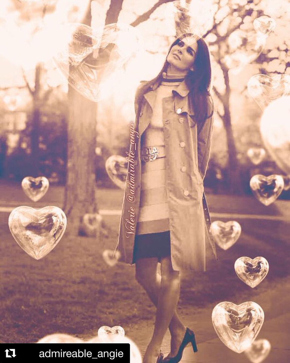 Strolling into the week like.... ❤️🙌🏼
Fantastic weekend with friends &amp; family! Hope yours was just as great! 
This pic was in a story I did for @oprahmagazine styled by the beautiful &amp; amazingly talented @ann_caruso. <a href="/toryburch/">TORY BURCH</a> perfected the look! Love you talented ladies!