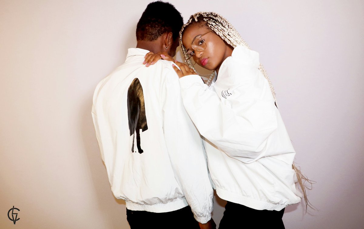 MaisonLaVerite's tweet photo. JUSQU'À CE QU'ELLE NOUS SÉPARE ! #MaisonLaVerite Le nouveau bomber CHACUN PORTE SA CROIX pour LUI et CLV pour ELLE #LaVerite .
CAMPAGNE 2018 inspiré par #BrandonSentinel , photographiée par #StudioGothaHybride & assisté par #FBSpictures.
#MaisonLaVerite Avenue 420 King Akwa. https://t.co/bgQ5Imo7tR