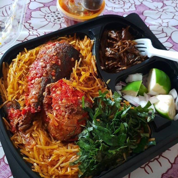 EnuguFirstLady's tweet photo. Enugu is undoubtedly the best place in the world to get these meals. 

Let's settle this once and for all guys. 
Retweet for Abacha, Like for Okpa 
Comment best location to get it ☺ https://t.co/C4CSdJbgkk