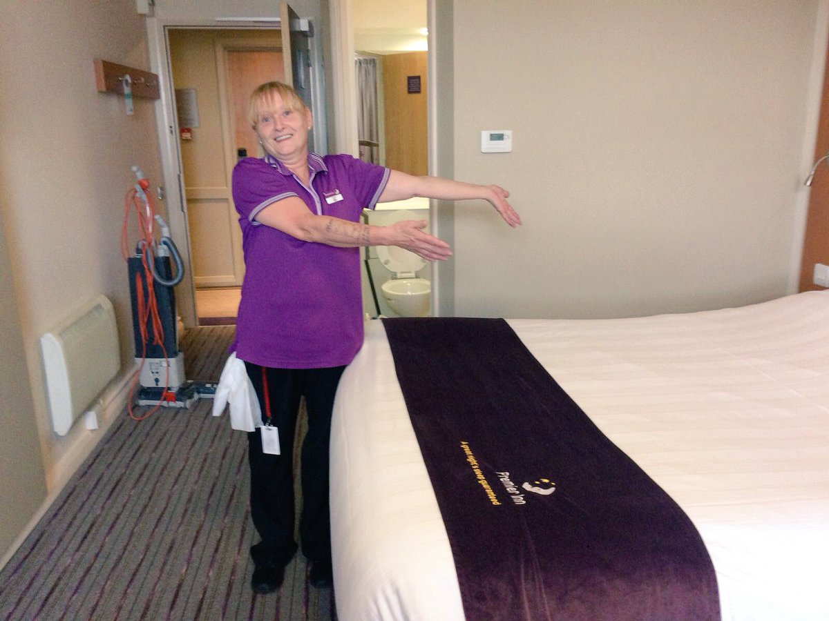 Here’s Julie, she’s loving taking part in HK appreciation week at Wolves North. Very proud of her bed 😃 and so you should be Jules ❤️ #internationalhousekeepingweek #diversey #bestbeds #rockstars @Hinson_Yates @SDEBDD