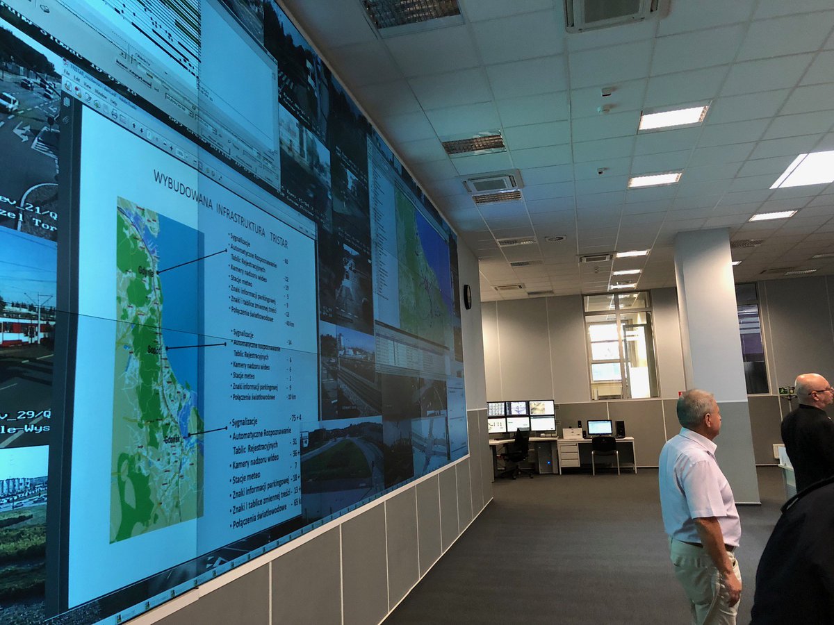 ISINNOVA's tweet photo. Inside the new, modern #TrafficControl centre in #Gdansk for the @Ruggedised meeting, sharing our ideas for the #smart, #sustainable area of the city, a #future that we have already begun to build https://t.co/RsK9HSyd0F