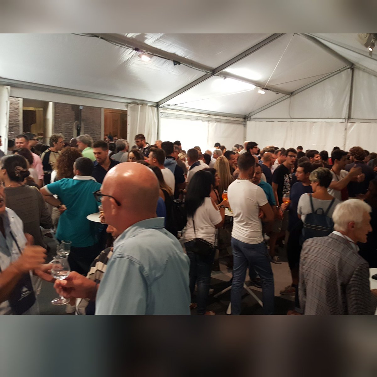 AnagVda's tweet photo. Anche @AnagVda  alla grande manifestazione #doujador2018 in supporto ad #AnagPiemonte  nello spazio allestito da @AnagItalia per la mescita delle #grappe vincitrici del concorso #alambiccodoro https://t.co/fg2RgGs9le