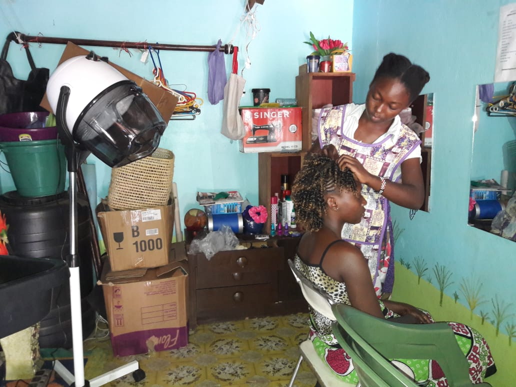 mathekafk's tweet photo. Meet Jantrix Jumwa, a deaf beneficiary of @UNDPKenya and @USAIDKenya Deaf Livelihoods Development Activity #DLDA through which she was supported to establish a hair dressing business #LeavibgNoOneBehind @DESK_Kenya @USAID @sidchat1 https://t.co/kmoPHDkgbc