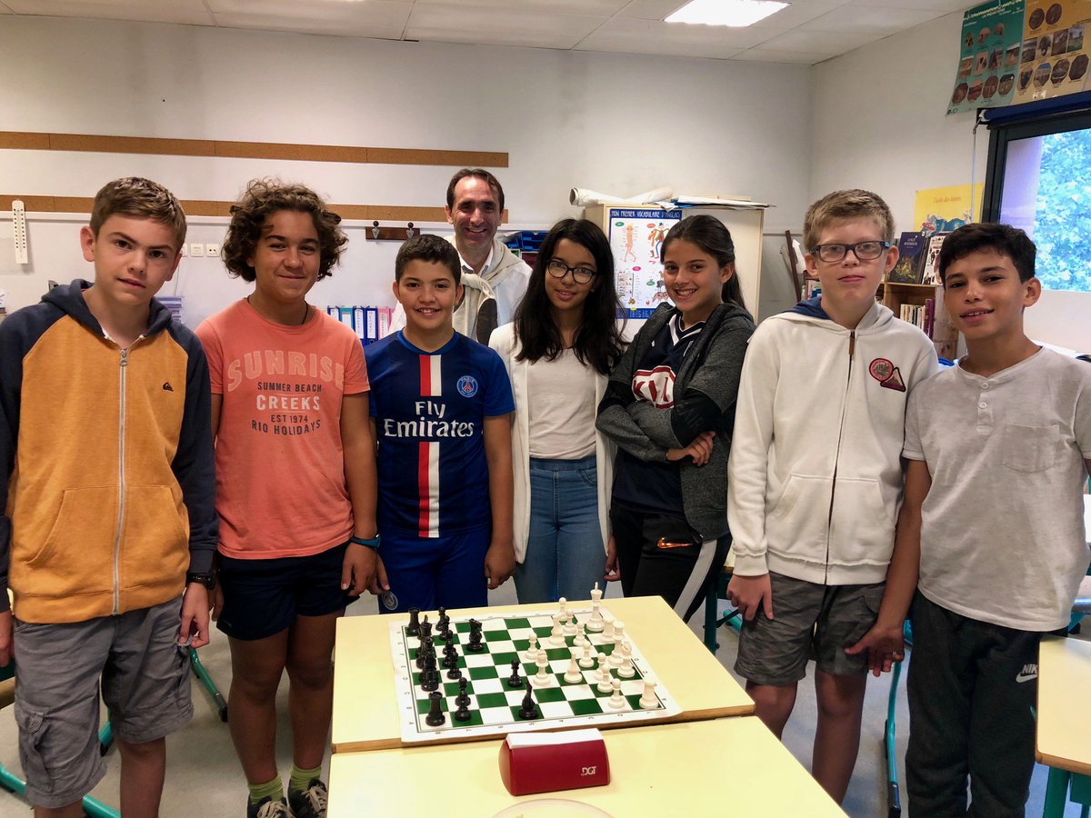 Bx_ASPOM_Echecs's tweet image. Félicitations à Vasco, Fateh, Safia, Nihal, Bastian, Aymen et Micha, nos nouveaux jeunes arbitres !