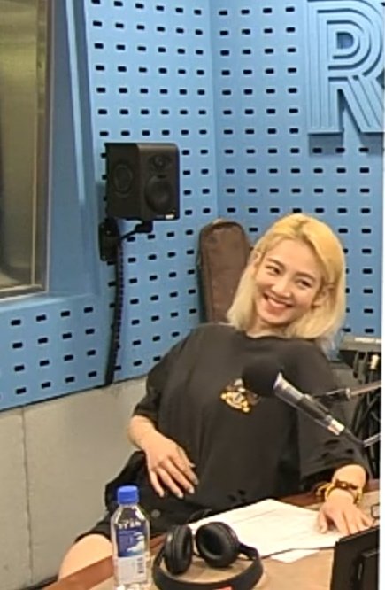 HYupdates's tweet photo. [180910] Hyoyeon live on SBS Power FM "NCT의 Night Night!" with Jaehyun &amp; Johnny https://t.co/mExR8nBbo9