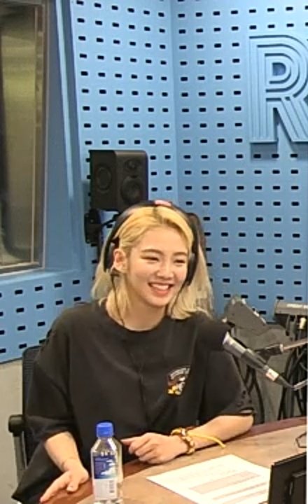 HYupdates's tweet photo. [180910] Hyoyeon live on SBS Power FM "NCT의 Night Night!" with Jaehyun &amp; Johnny https://t.co/mExR8nBbo9