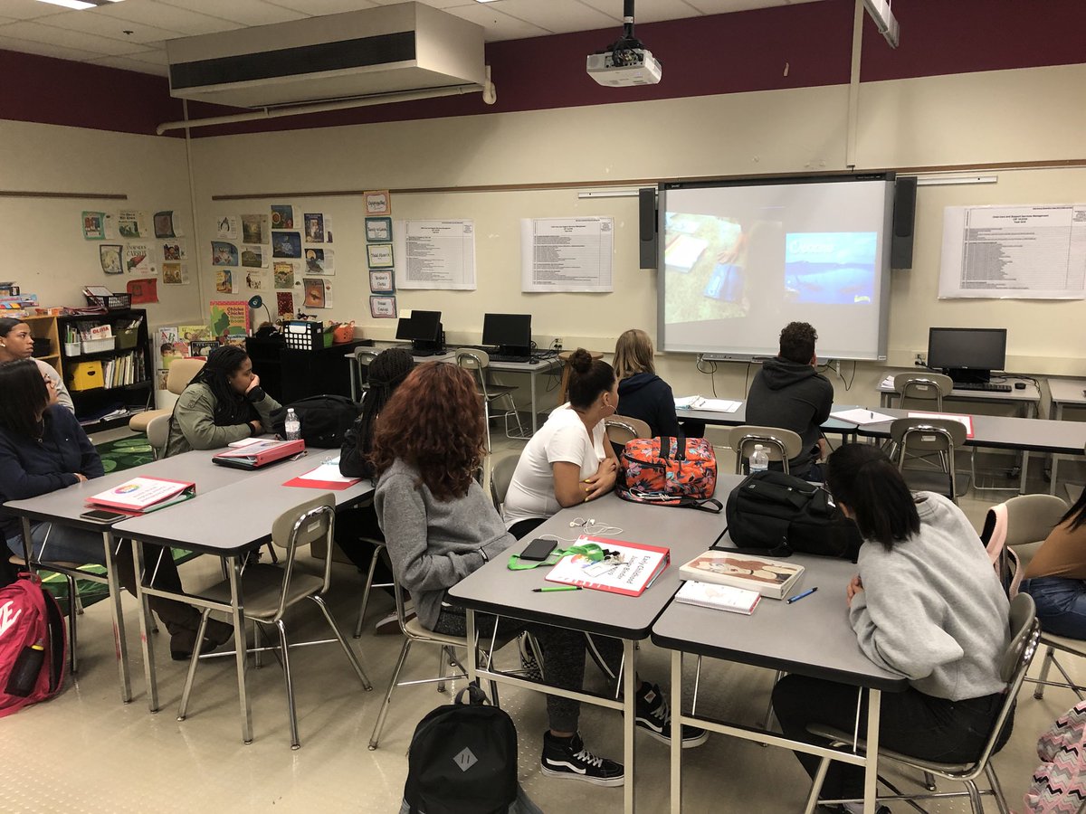 calipisko's tweet photo. Teaching @McCaskeyCampus Junior block about @AmericanReading so they can come partner with our K5 students throughout the year! @LancasterReads #wickproud #wickreads https://t.co/2xTIDfKtoW