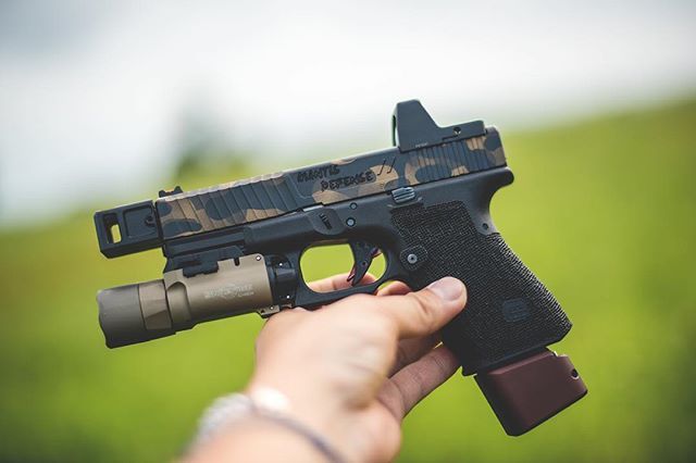 TexasBlackRifle's tweet photo. 📸 Repost @mantisdefense
・・・
Gator’s got his gat.
Zev 19 Defender
Weapon Works Cerakote
Surefire X300
Triji RMR
TBRCi Comp
Taran Baseplate
SiCo Barrel
・・・
#tbrci #glock #stubbycomp #Compensator #AmericanManufacturing #InnovatorsNotImitators #Micr… https://t.co/hkTm2z910Y https://t.co/X0DVuqnRCD