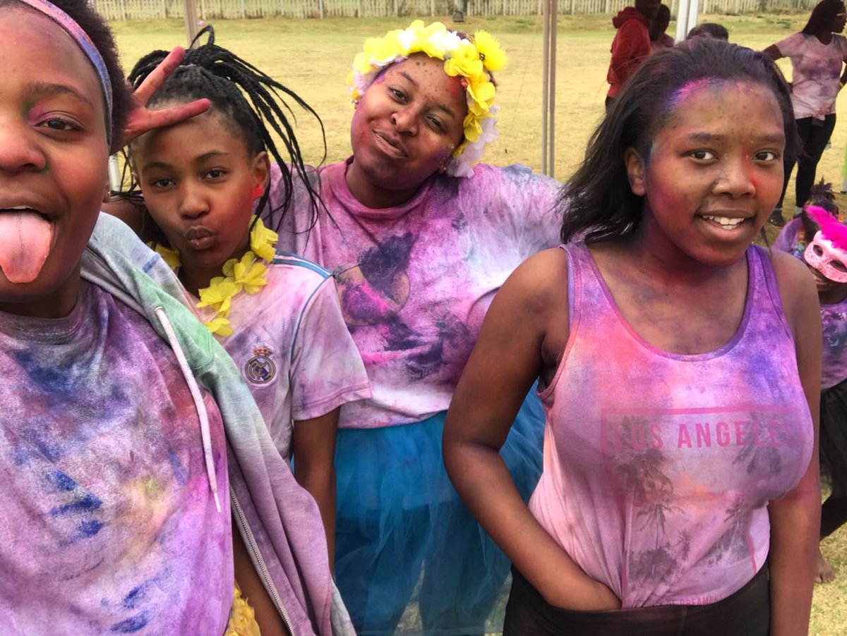 ColourMyMams's tweet photo. Colours everywhere ! ☺️🌈🏃🏽‍♀️🎨🏆 https://t.co/skX6MiX5uy