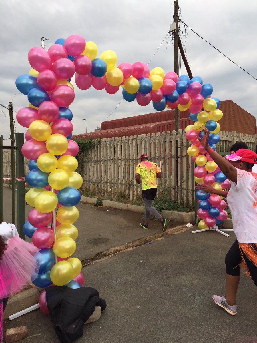 ColourMyMams's tweet photo. Colours everywhere ! ☺️🌈🏃🏽‍♀️🎨🏆 https://t.co/skX6MiX5uy