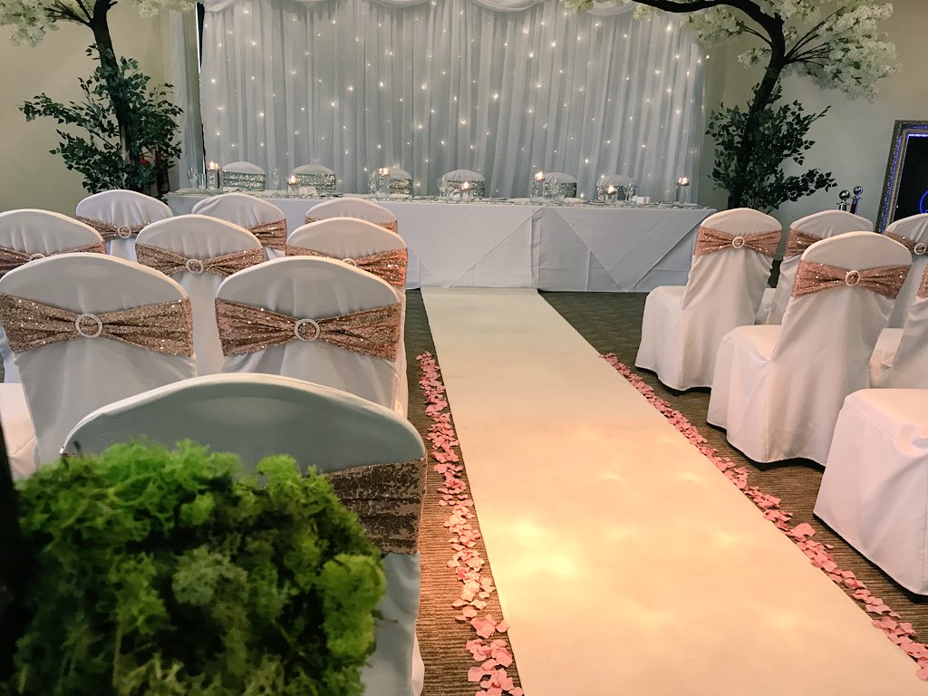 It was lovely to see all of the couples who attended our Wedding Open Day yesterday! 

Don’t worry if you missed it as we have our next Wedding Fayre organised by Wedding Fayres Lancashire on the 14th October from 12noon - 3pm. 

#weddingfayreslancashire #samlesburyhotel #wedding