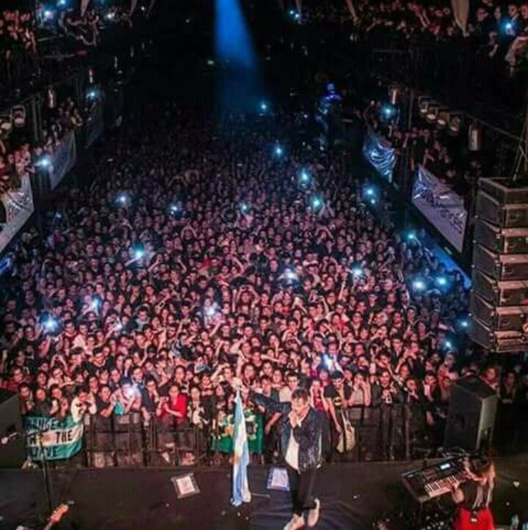 KEANERS_ARG's tweet photo. Noche inolvidable!! Gracias por tanto @tomchaplin!! #TheWaveTour #MuseumLive #Argentina #September2017 https://t.co/81BDbc5Anj
