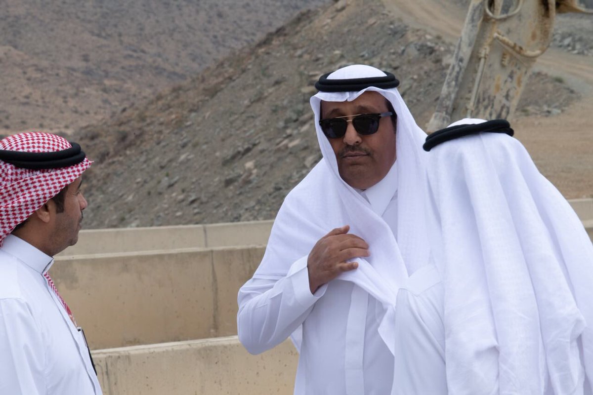 Emara_Albaha's tweet photo. #الباحة
#إمارة_منطقة_الباحة 
سمو #أمير_منطقة_الباحة يتفقد مشروع الطريق الدائري يرافقه وكيل الإمارة ومدير عام فرع وزارة النقل بالباحة https://t.co/FdeLiRklYj