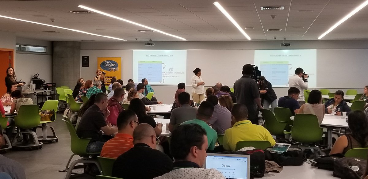 EAFIT's tweet photo. "Aprender, mejorar, convivir, disfrutar, hacer y favorecer el desarrollo del ser, para eso se evalúa", Julia Victoria Escobar de @ulasallista en @pdigitalItagui @AlcaldiaItagui https://t.co/ZTucfq9FoE