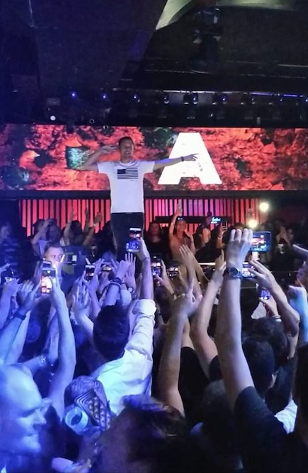 EnPlatea's tweet photo. Armin van Buuren, el perfecto broche final de WeDJ’s. Lorena González nos cuenta la experiencia de una noche mezcla de Trance y EDM https://t.co/6UUgcua564 @OPIUMBarcelona @arminvanbuuren #wedjs #closingparty https://t.co/eGS3DYGwLJ