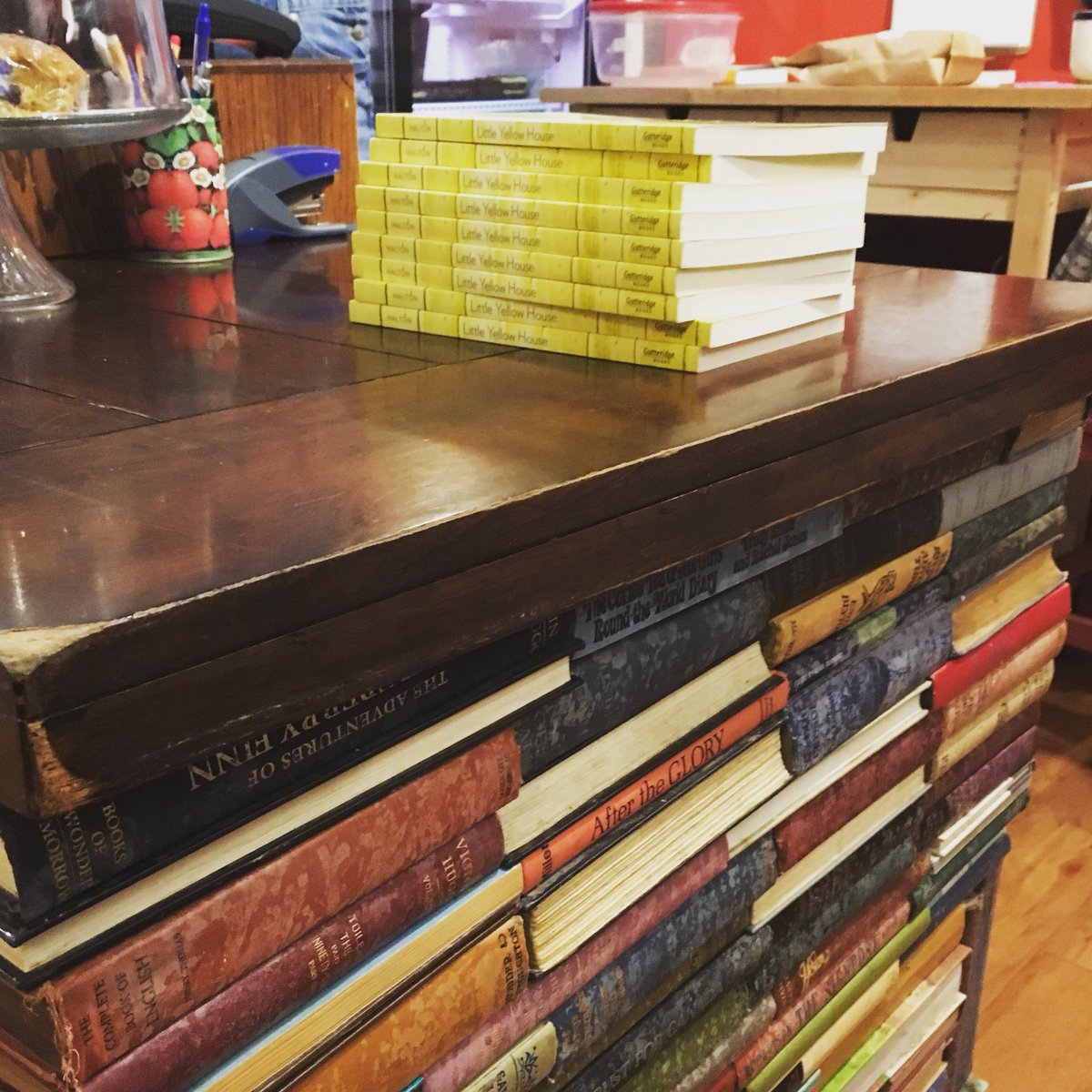 carissahalton's tweet photo. Sold out supply @MandolinBooks refreshed!
#yegarts #yeglit #soldout #advancedcopies https://t.co/GwzxQY5vzt